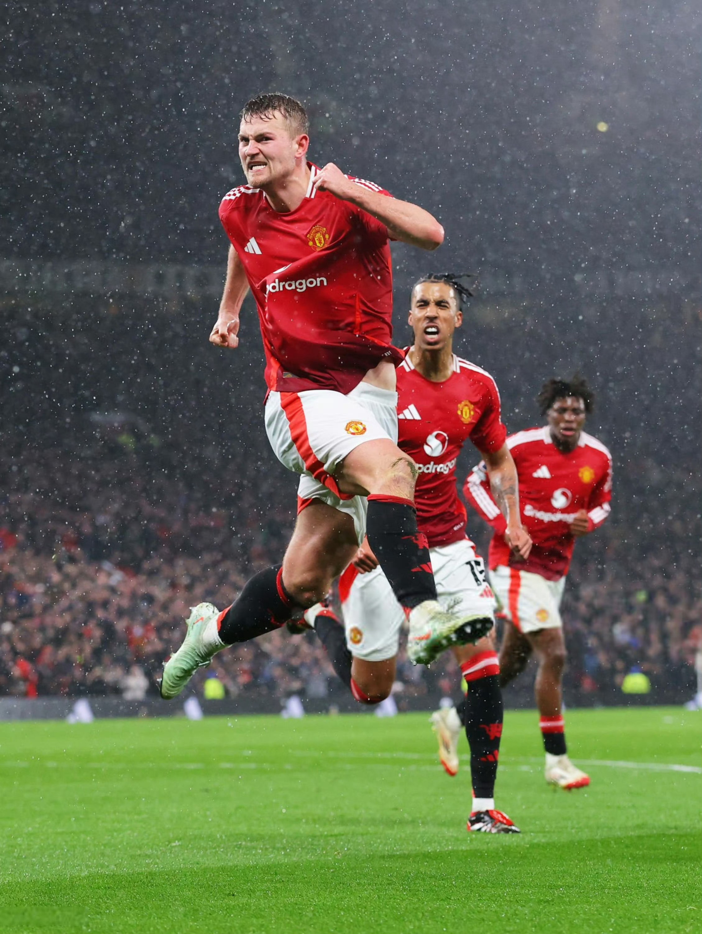 B体育体育直播-包含曼联客场逼平，马奎尔送出绝杀助攻的词条