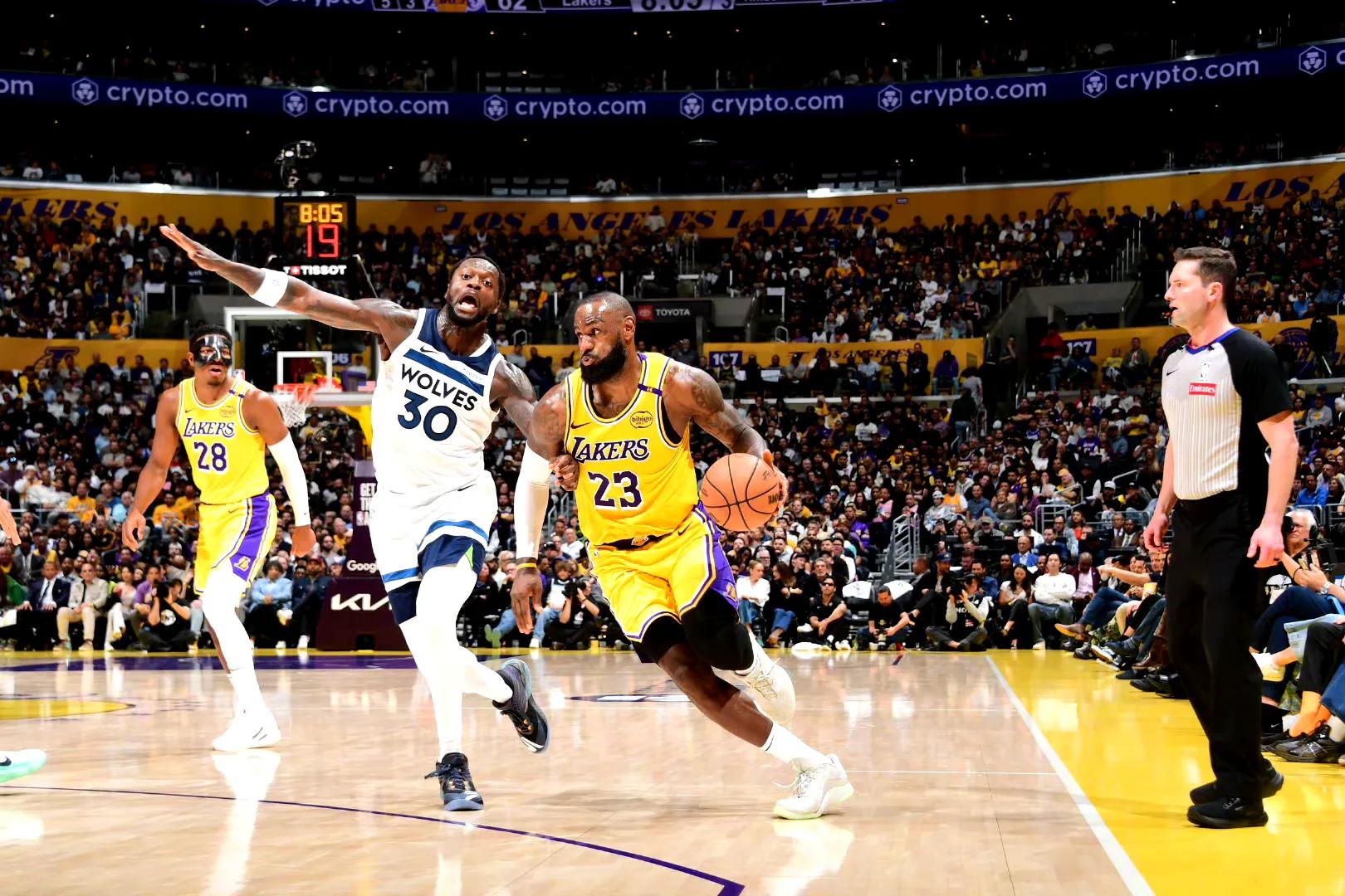 B体育体育网页版-湖人队卫冕欲望高涨，总决赛冲锋在即巅峰对决的简单介绍