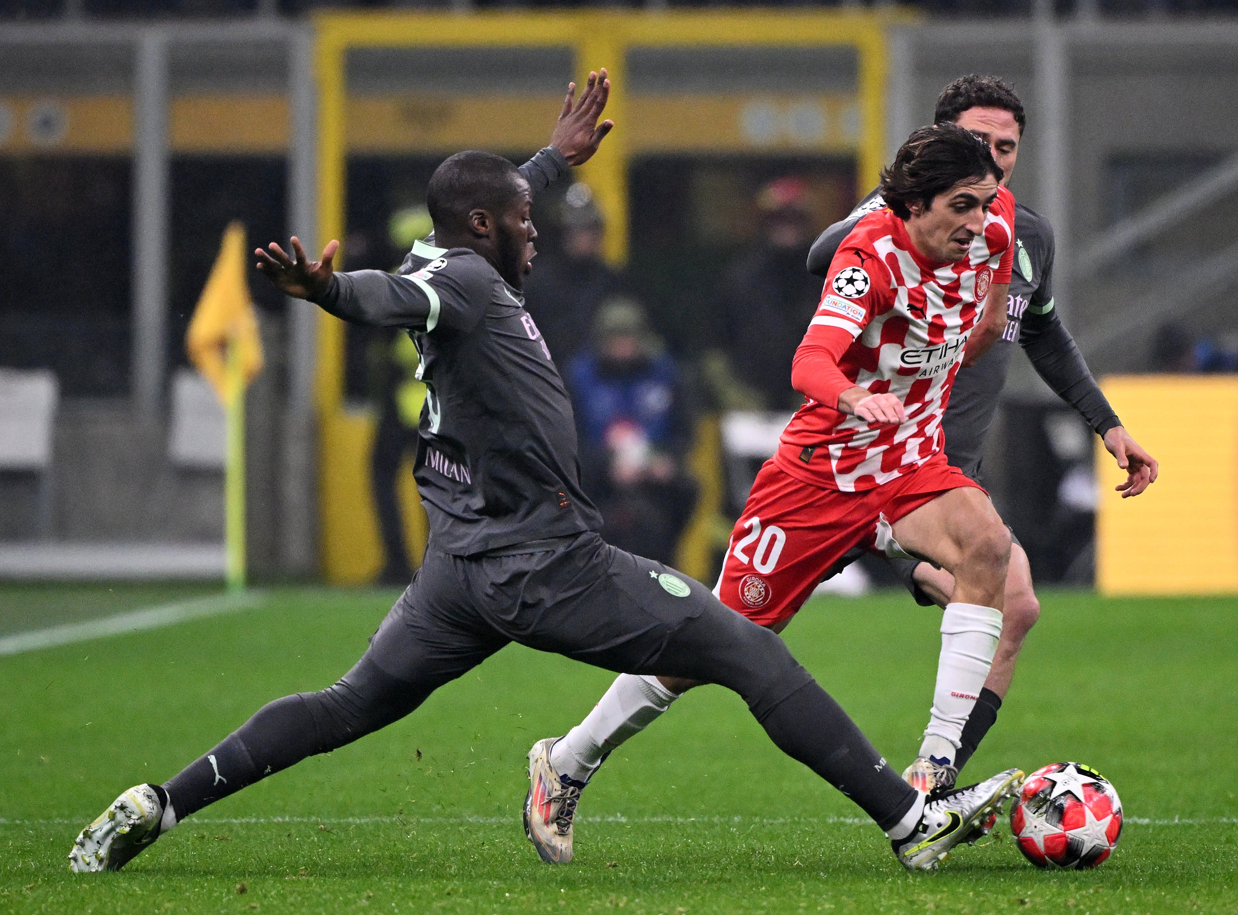 B体育体育链接-包含AC米兰主场惨败，遭遇欧冠资格之战挫折的词条