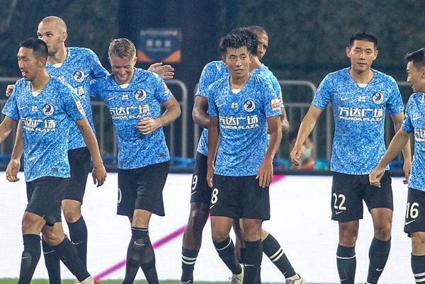 大连人再遇苏宁,谁能成为最终胜利者 大连人再遇苏宁,谁能成为最终胜利者