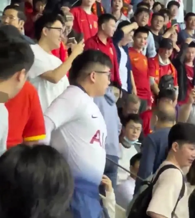 B体育体育课程-关于球员公开示爱球迷，引起热议的信息