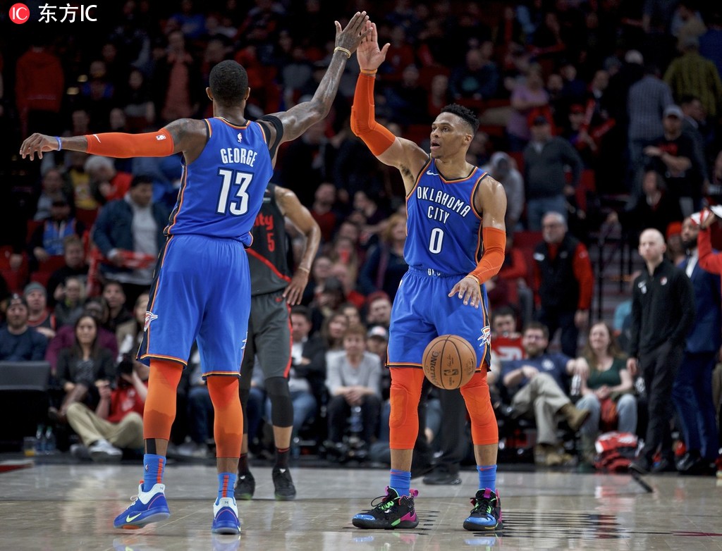 雄鹿大胜开拓者，全队合力确保胜利