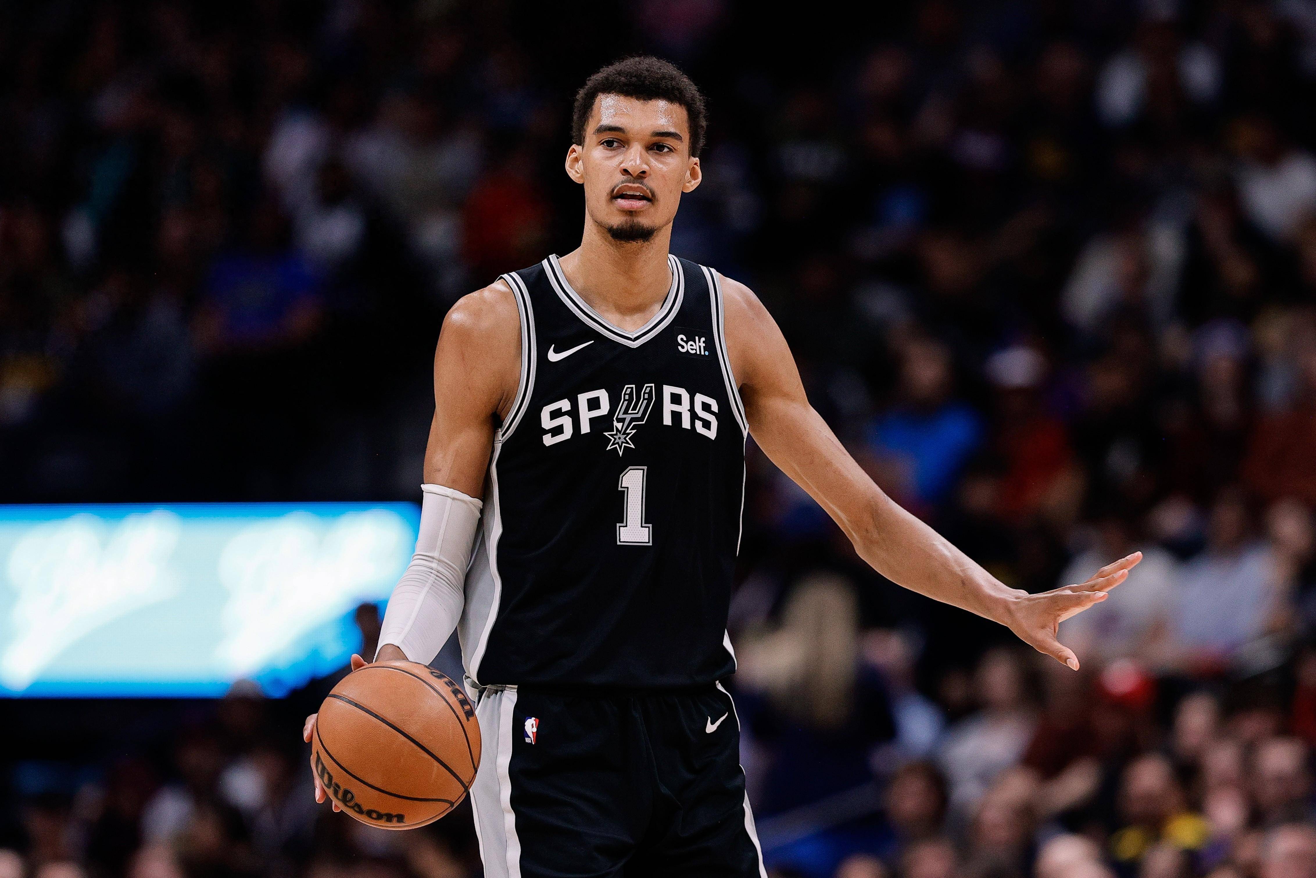 雄鹿力克马刺，胜利取得两连胜